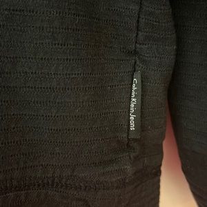 Calvin Klein Comfortable long sleeve 1/4 zip!  From a smoke free home.